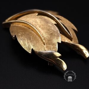 Vintage Crown Trifari Double Leaf Brooch in Matte Textured Gold Tone